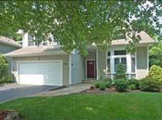 24 Smoke Rise Ln, Bedminster, NJ 07921