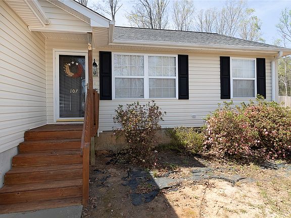 4th image of 107 Brookside Cir