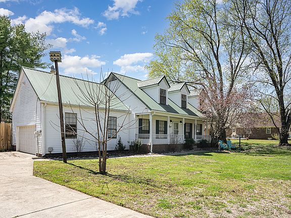 2nd image of 704 Aberdeen Parke Dr
