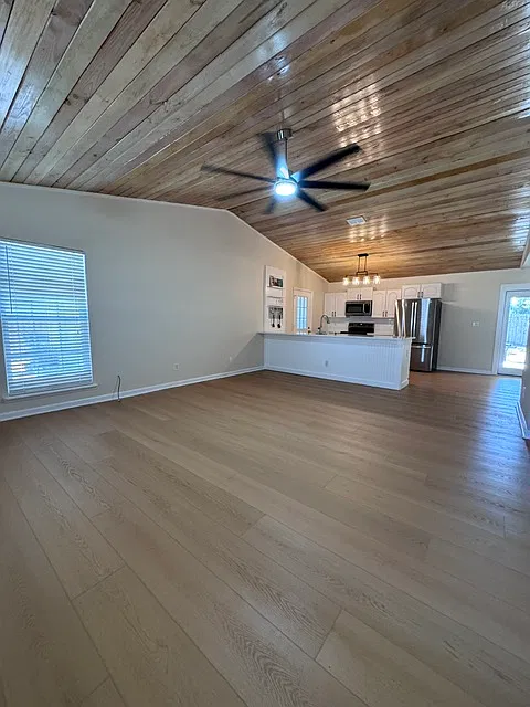 3 bed, 1320 sqft, $3,000 — Photo 2