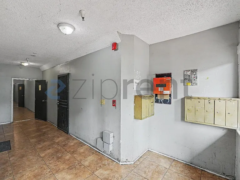 1513 W 12th Pl #12 — Photo 11