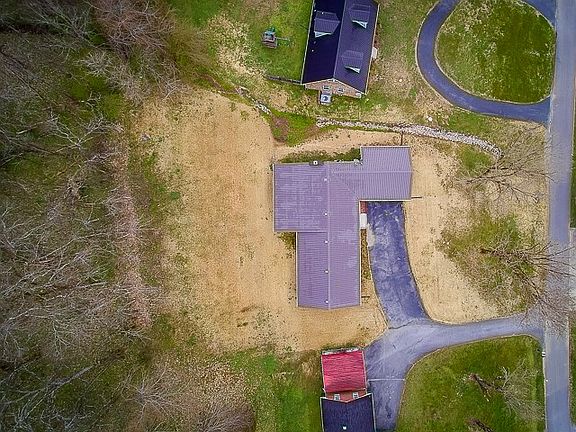 3rd image of 821 Oldfield Dr