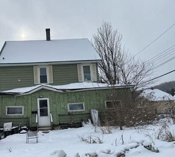 2nd image of 32 1/2 Berlin St