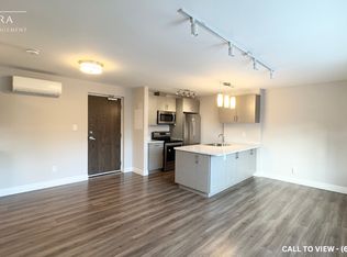 5 Paisley Blvd E #201, Mississauga, ON L5A1P3
