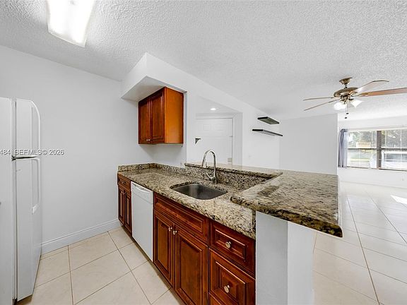 4th image of 2986 S University Dr APT 8101