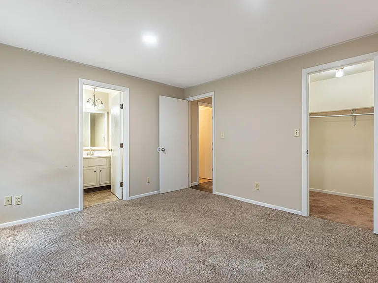 8717 Meadowcreek Dr — Photo 12