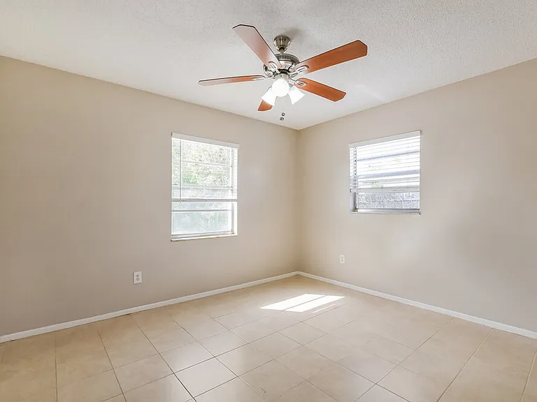 542 Salerno Dr — Photo 12