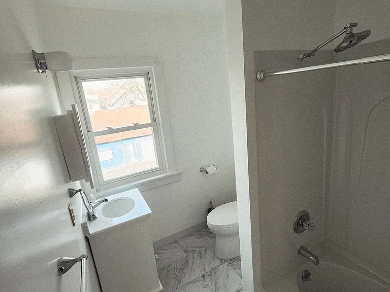 27 Rose St SW #2 — Photo 4
