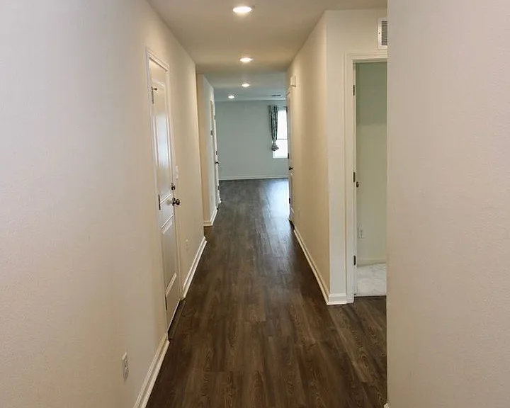 205 Landing Blvd — Photo 2