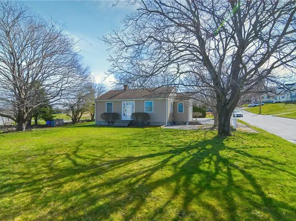 684 Main Rd, Tiverton, RI 02878