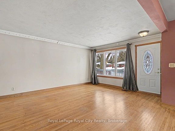 5th image of 304 Victoria Rd N