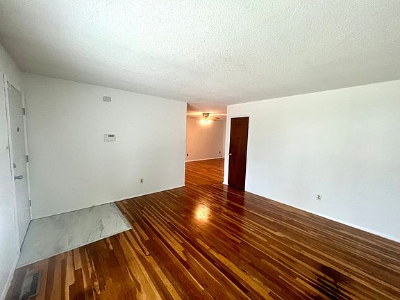 4th image of 10644 Foxlair Dr
