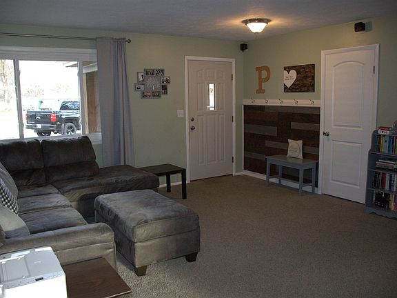 3rd image of 202 N Highland Ct