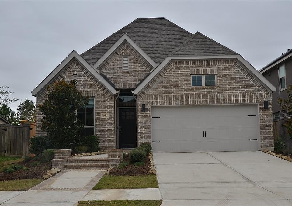 1st image of 19611 Lake Bosque Dr