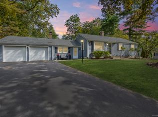 52 Knollwood Rd, Farmington, CT 06032