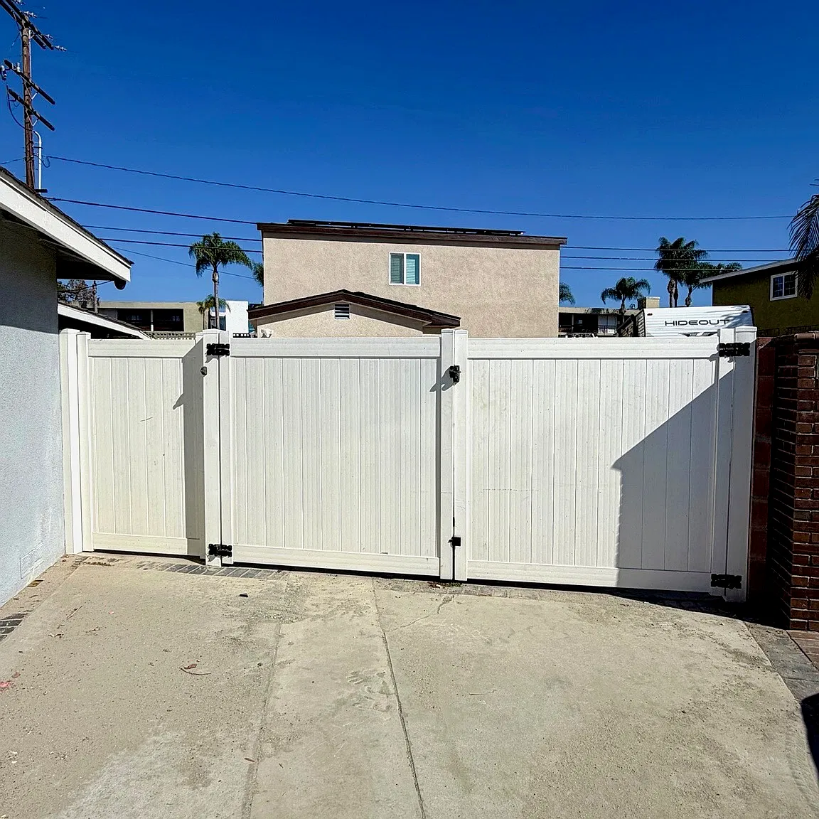 3 bed, 1200 sqft, $3,995 — Photo 1