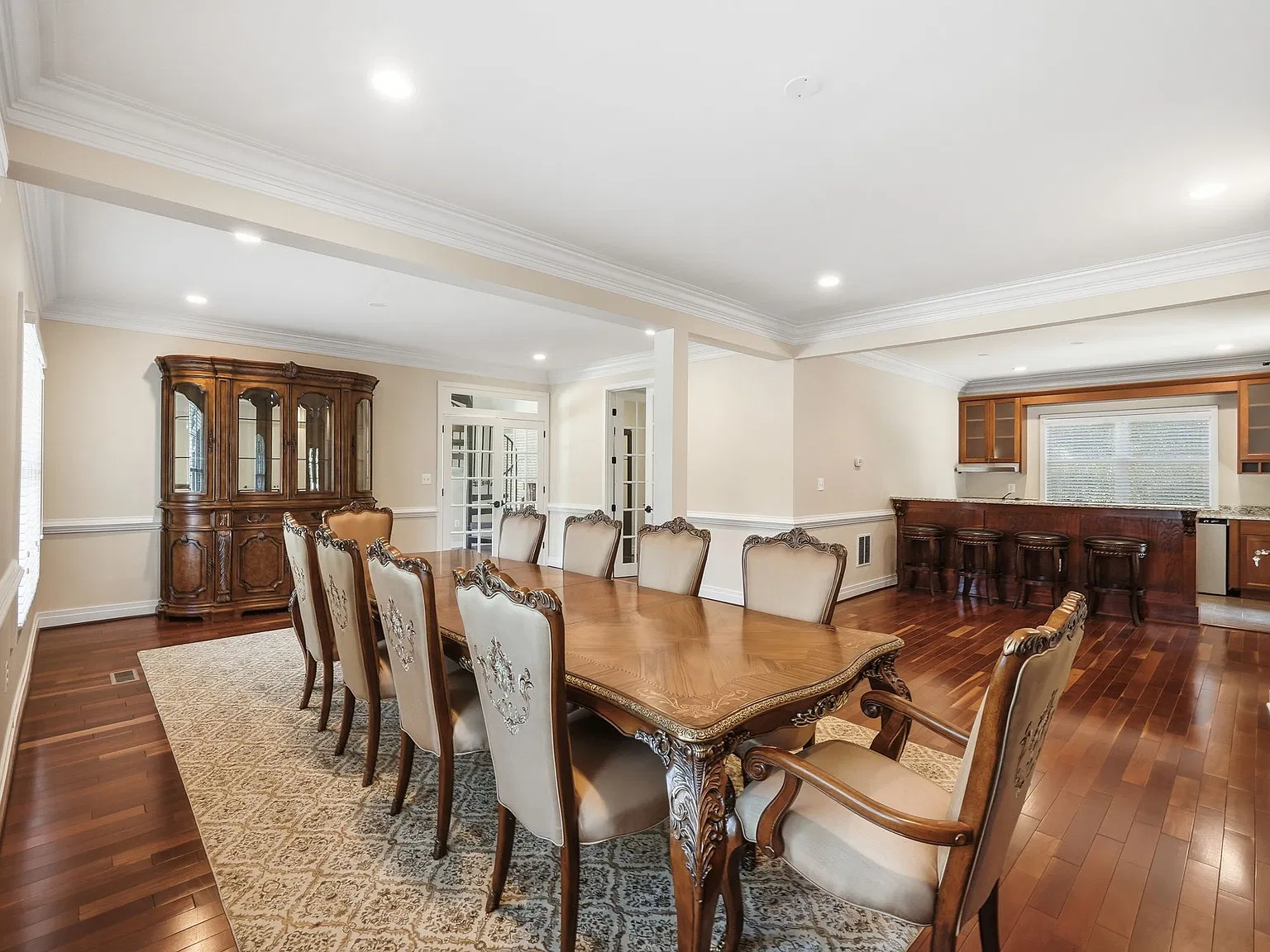 2 bed, $3,000 — Photo 4