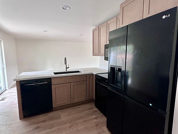 5th image of 1421 E Murphys Ln #B