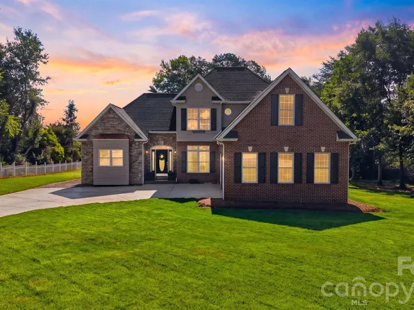 4510 18th Street Ln NE, Hickory, NC 28601
