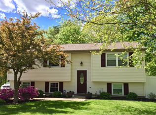 400 Moon Ridge Dr, Freedom, PA 15042