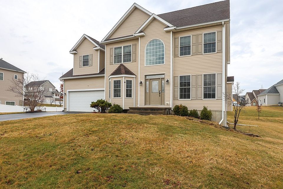 1st image of 318 Wexford Ln