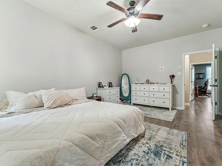 1041 Berkshire Dr — Photo 12