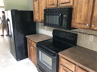 Kitchen Stove/Fridge/Microwave