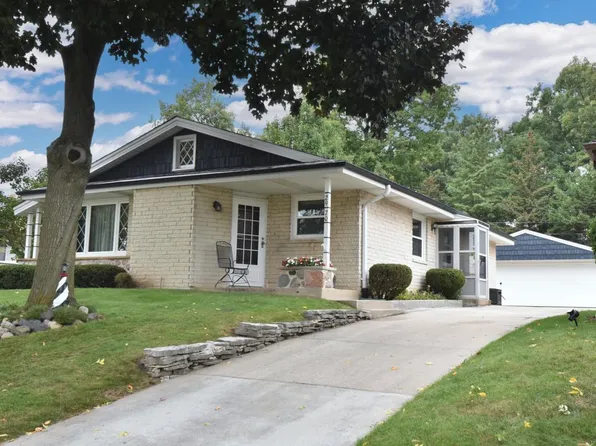 2970 West Wanda AVENUE, Milwaukee, WI 53221