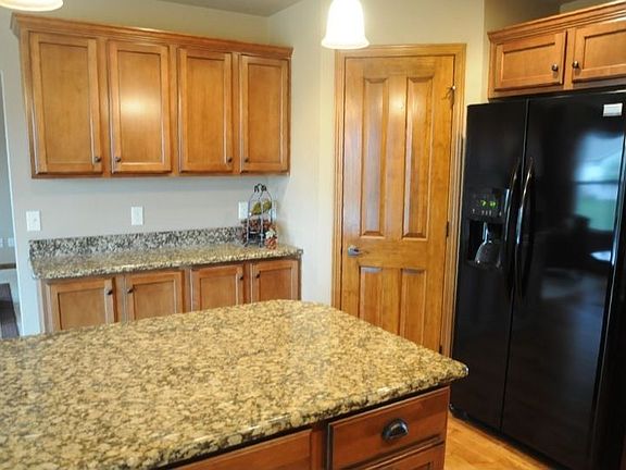 Kitchen 02 (picture of similar home)