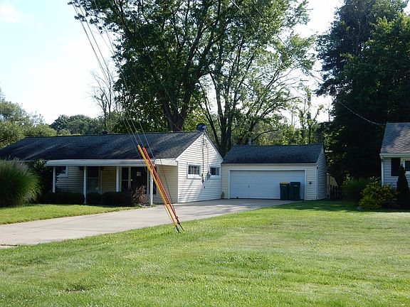 3rd image of 9761 E Idlewood Dr
