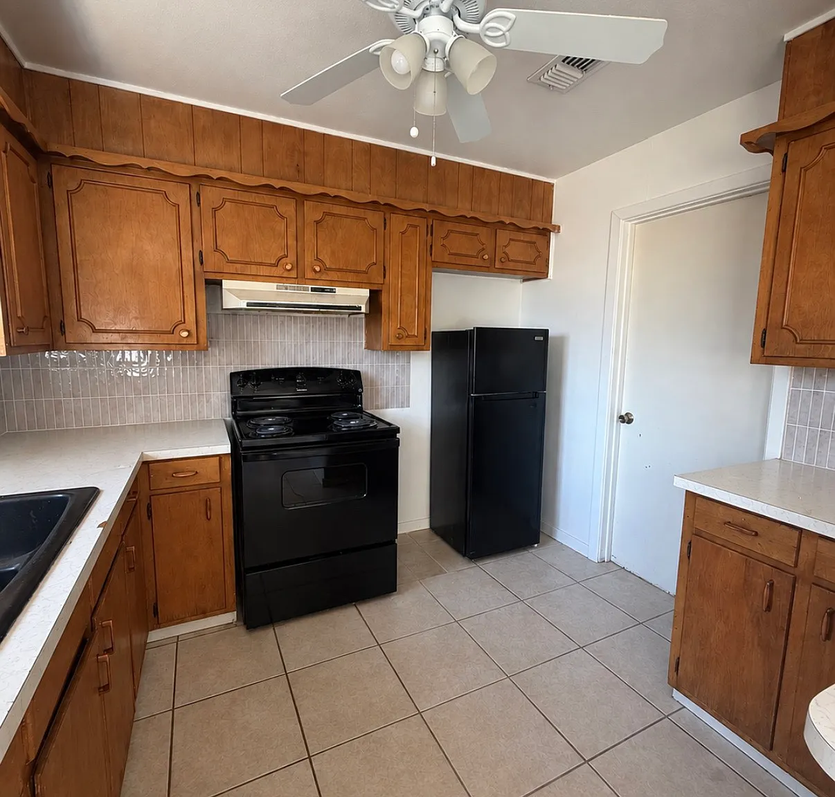 3 bed, 1390 sqft, $1,400 — Photo 2