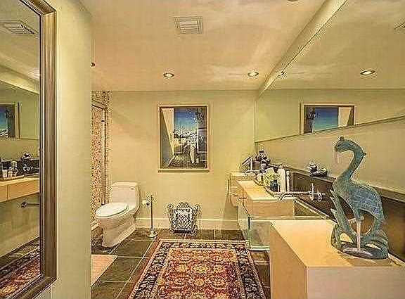 3rd image of 2901 S Bayshore Dr APT 11E