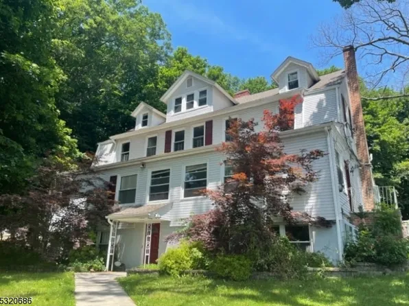 20 McGregor Ave, Mount Arlington, NJ 07856