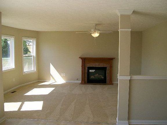 Family Room w/fireplace
