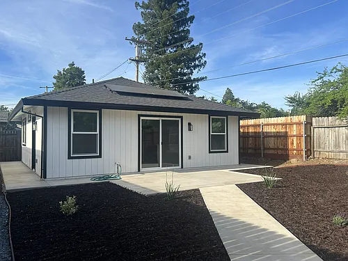 115 1/2 Henderson Way Photo 1