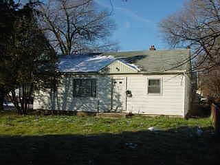 1st image of 2002 N Sharon Ave