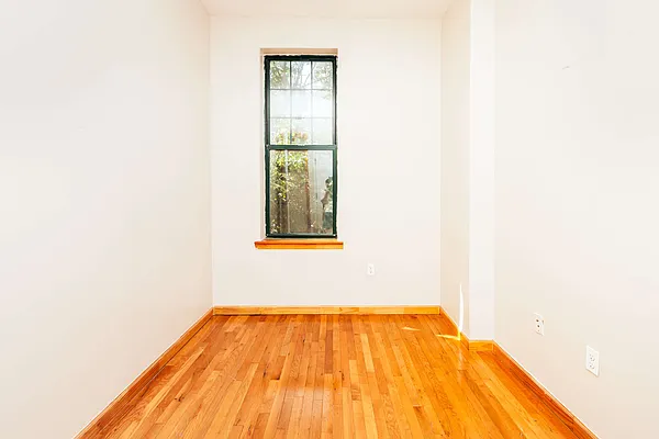 Rented by Nooklyn NYC LLC | media 19
