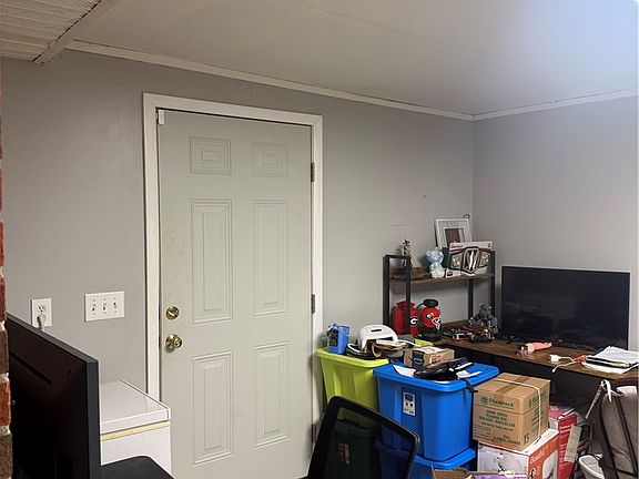 4th image of 1811 Jollit St