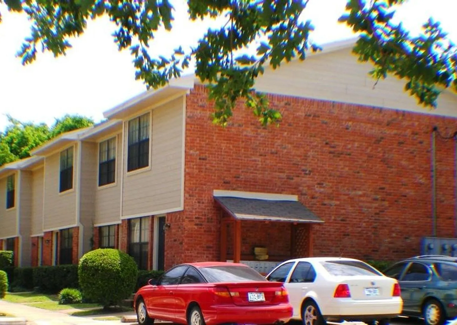 Sleepy Hollow Townhomes — Photo 2