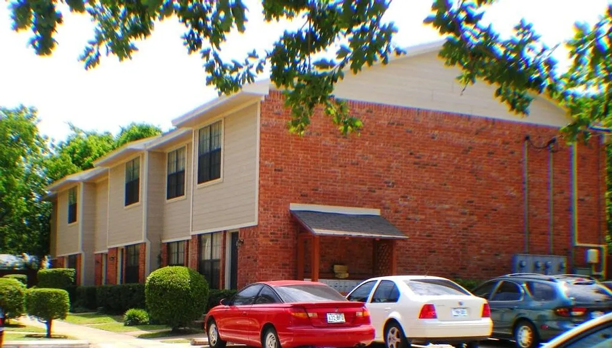 Building Photo - 1109 S Avenue B