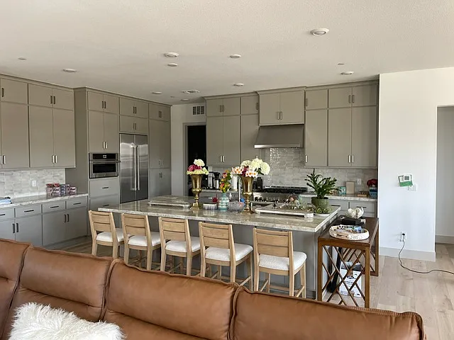 3 bed, 2740 sqft, $2,500 — Photo 1
