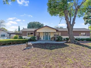 556 E Las Flores Dr, Altadena, CA 91001