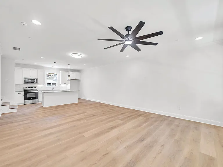 203 Riverstone Commons Cir — Photo 5