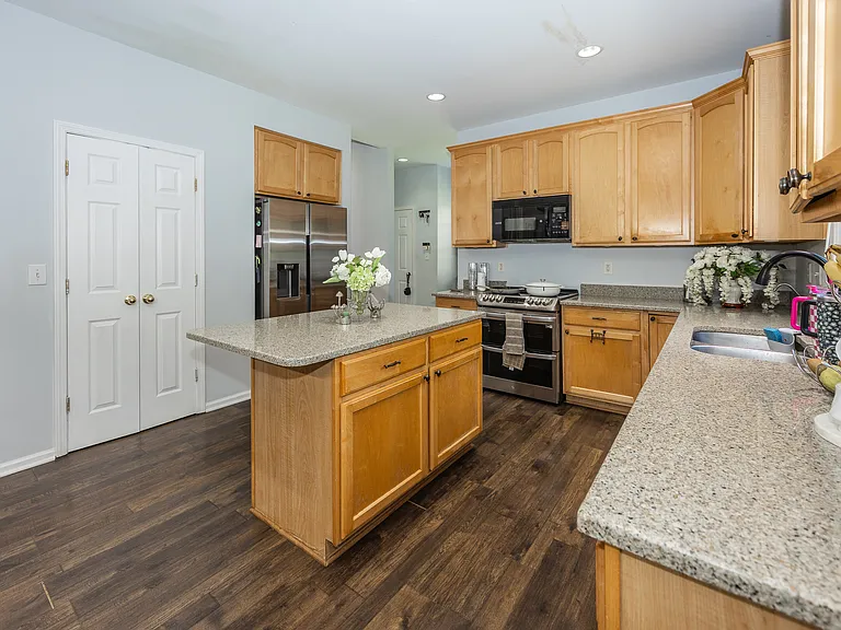 5889 Pebblestream Dr — Photo 13