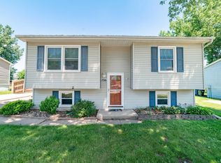 2016 W 58th St, Davenport, IA 52806
