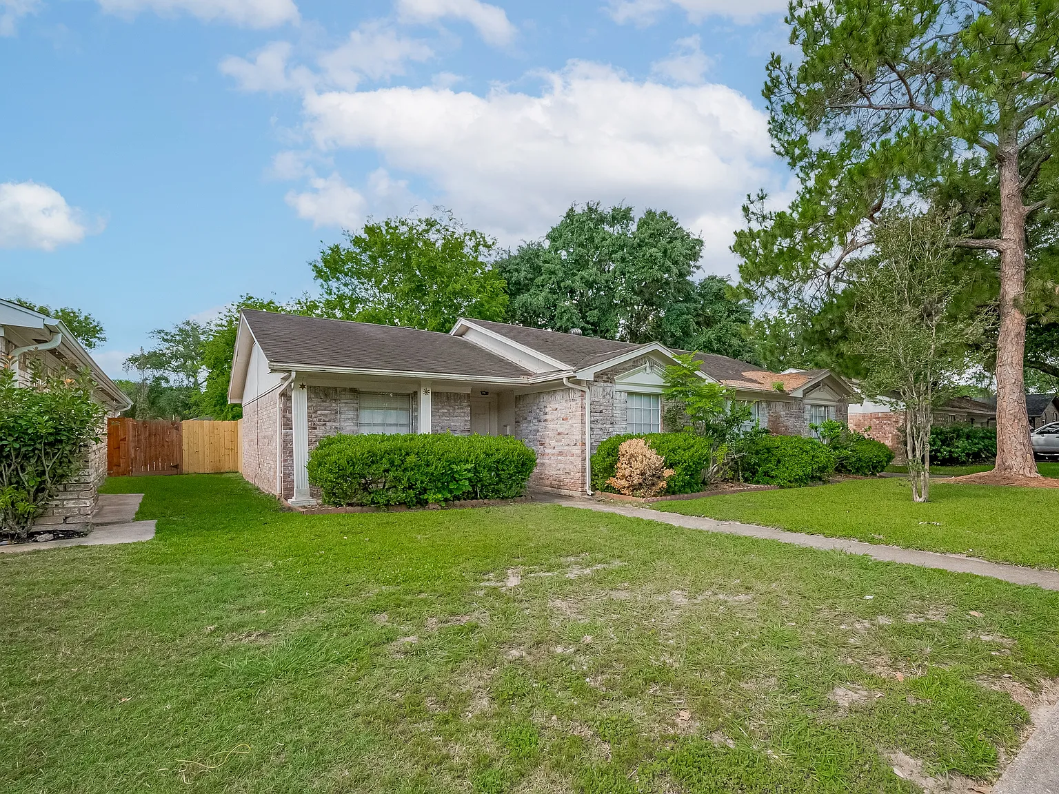 9403 Vickijohn Dr — Photo 2