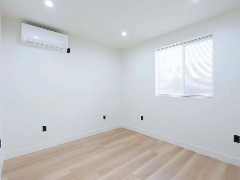 11009 Reseda Blvd — Photo 19