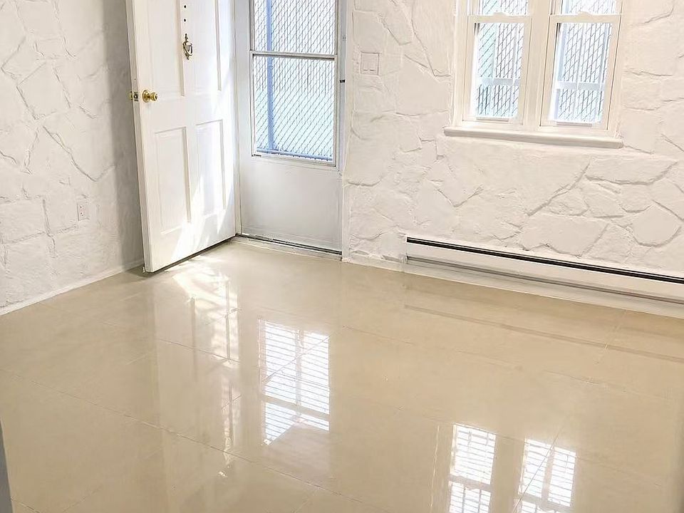 1st image of 15524 Locke Ave Floor 1