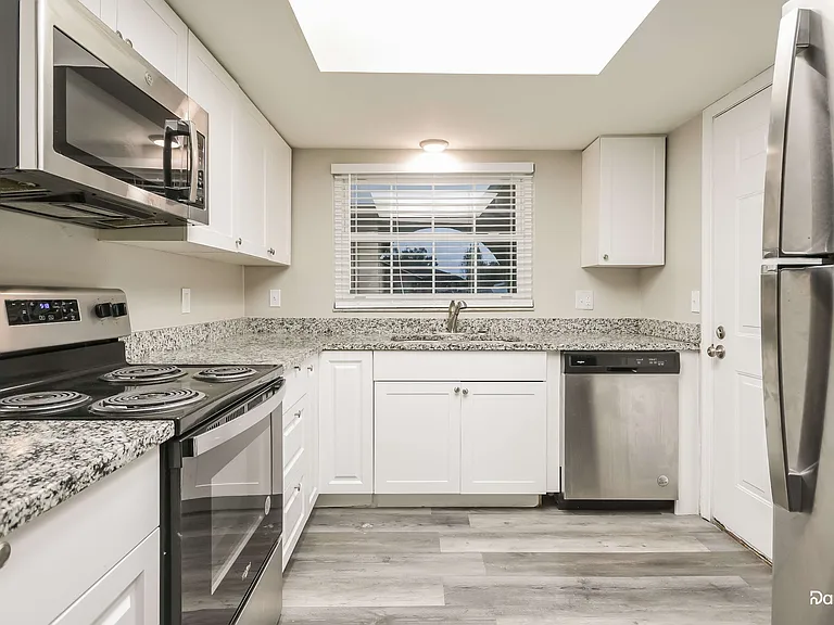 202 Minnesota Woods Ln — Photo 2