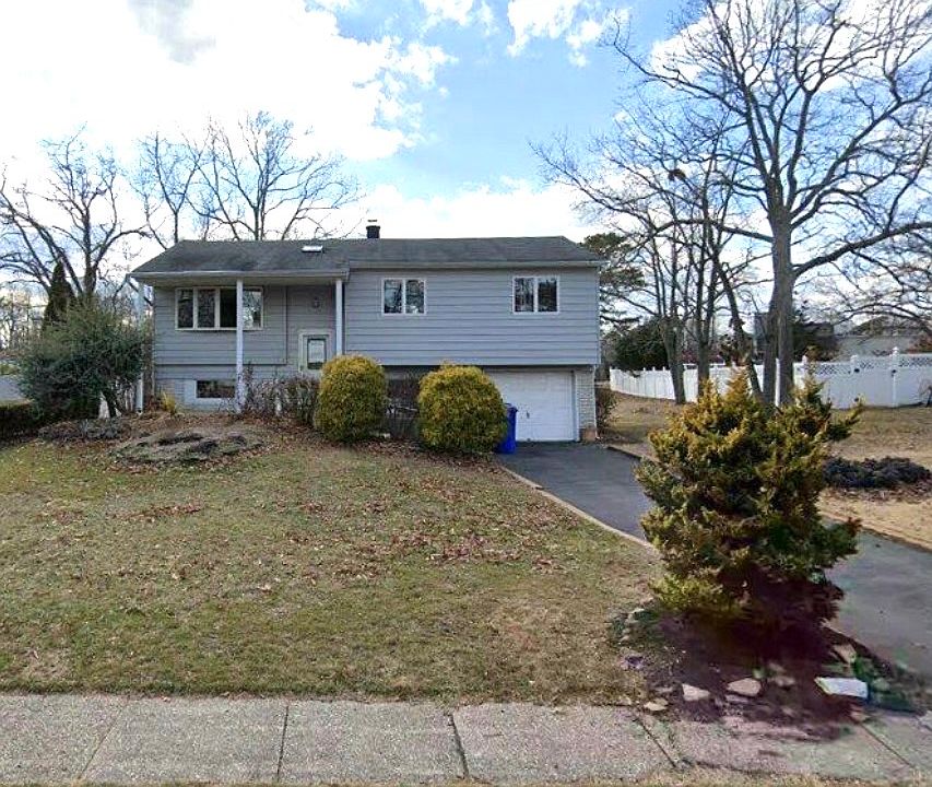 1st image of 40 Larch Dr